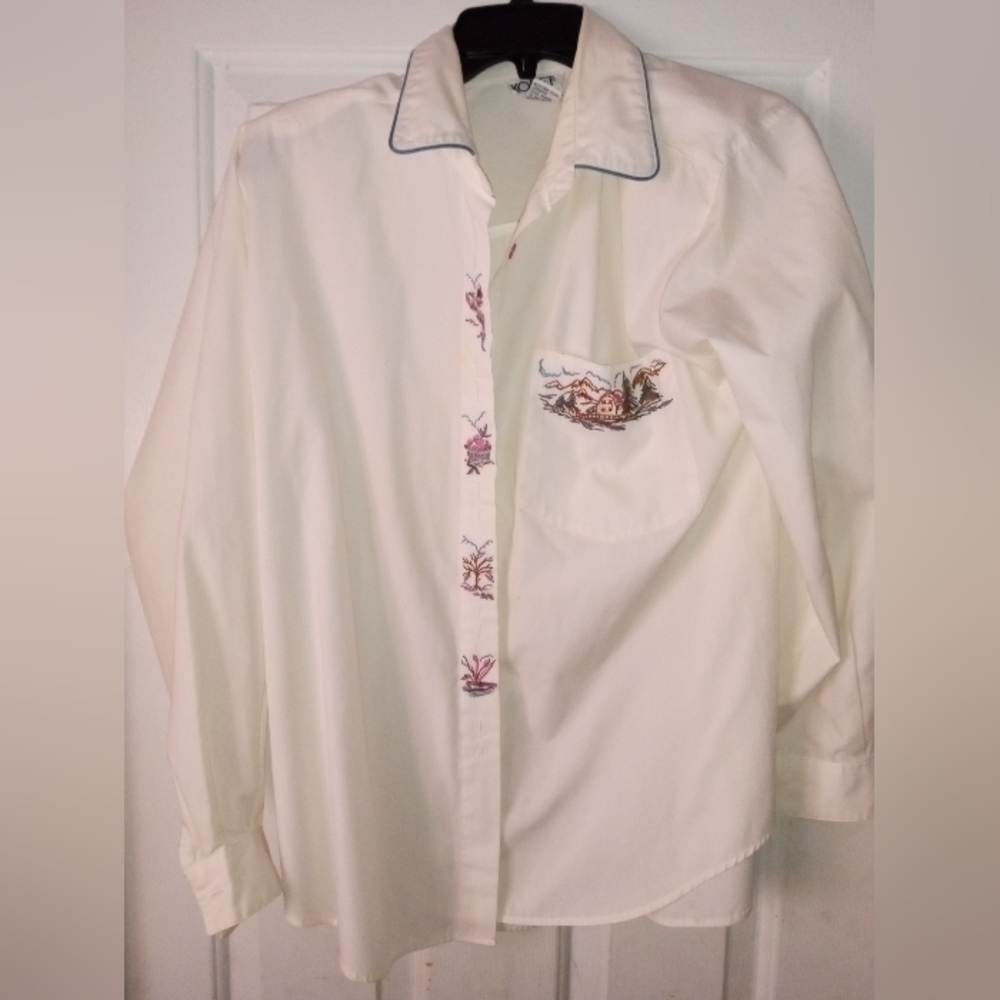 Vintage KORET Ladies embroidered shirt